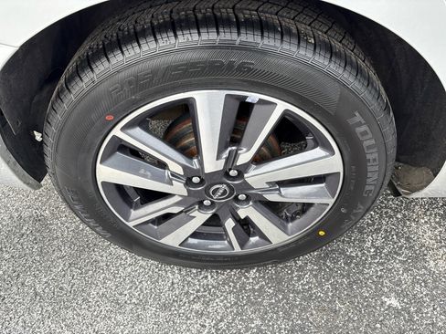 Used 2023 Nissan Versa SV image 12