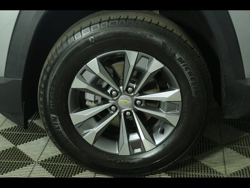 Used 2025 Chevrolet Equinox LT w/ Safety and Technology Package AWD/4WD image 6