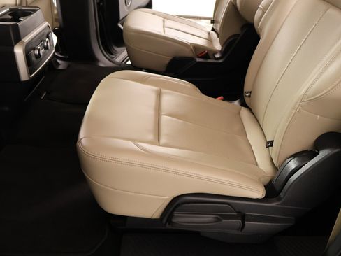 Used 2024 Ford Expedition Max XLT image 13