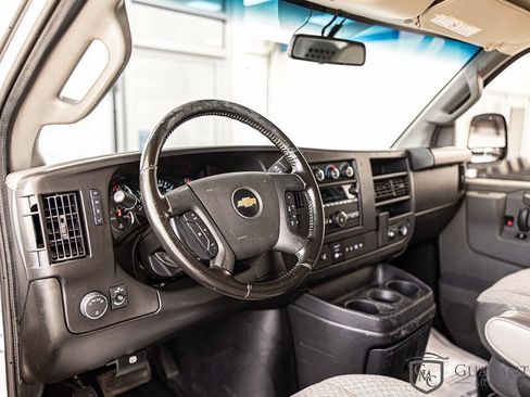 Used 2022 Chevrolet Express 2500 w/ Driver Convenience Package RWD image 18