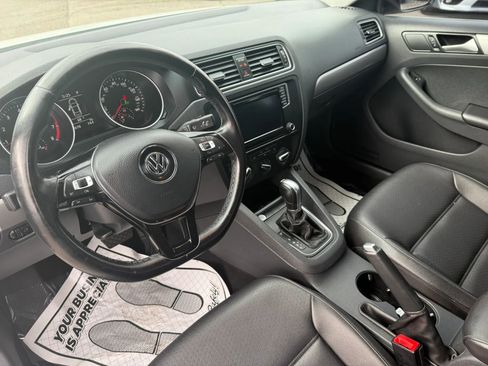 Used 2017 Volkswagen Jetta SE FWD image 10
