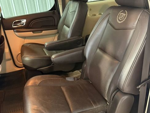 Used 2012 Cadillac Escalade ESV Platinum AWD/4WD image 17