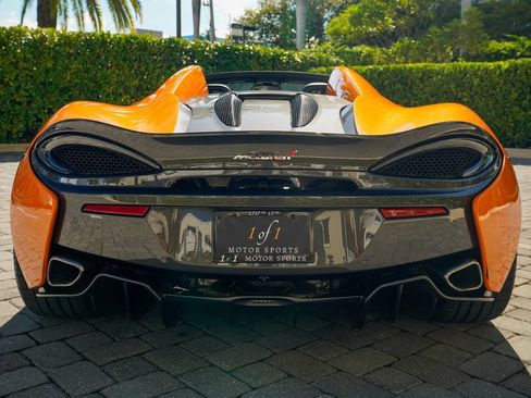 Used 2018 McLaren 570S Spider image 24