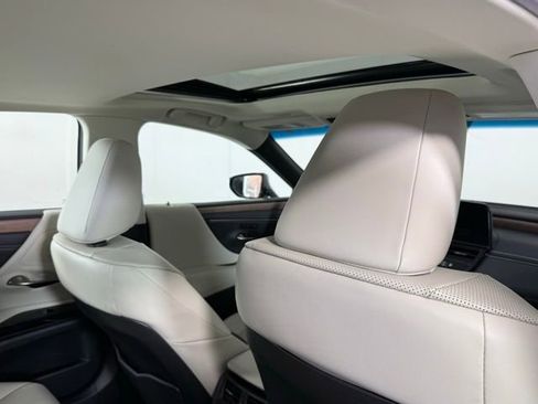 Used 2025 Lexus ES 300h w/ Premium Package image 31