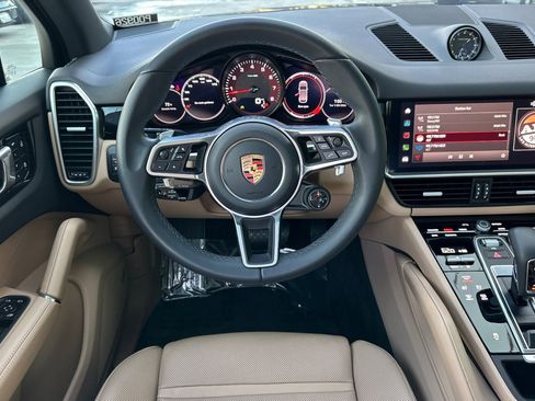 Used 2023 Porsche Cayenne Platinum Edition image 14