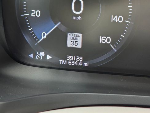 Used 2022 Volvo S60 B5 Inscription image 28