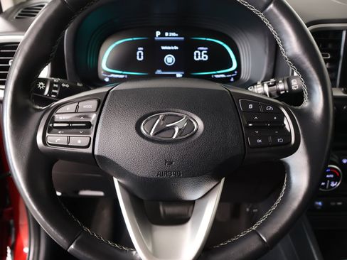 Used 2025 Hyundai Venue SEL FWD image 3