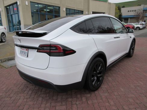 Used 2022 Tesla Model X image 2