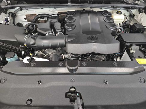Certified 2022 Toyota 4Runner SR5 AWD/4WD image 9
