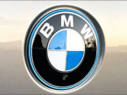 Used 2025 BMW i7 xDrive60 image 9