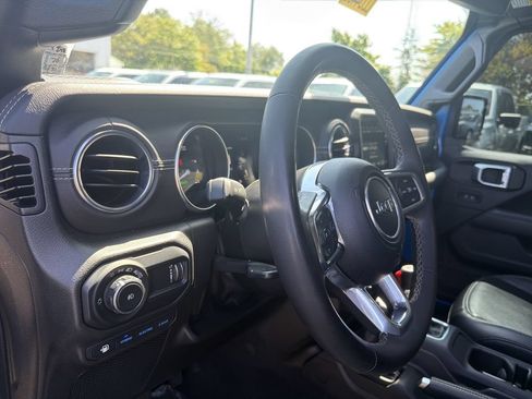 Used 2023 Jeep Wrangler Unlimited Sahara w/ Cold Weather Group AWD/4WD image 31