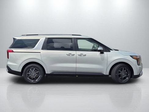 New 2026 Kia Carnival EX FWD image 3