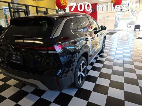 Certified 2025 Volkswagen Tiguan SE image 4