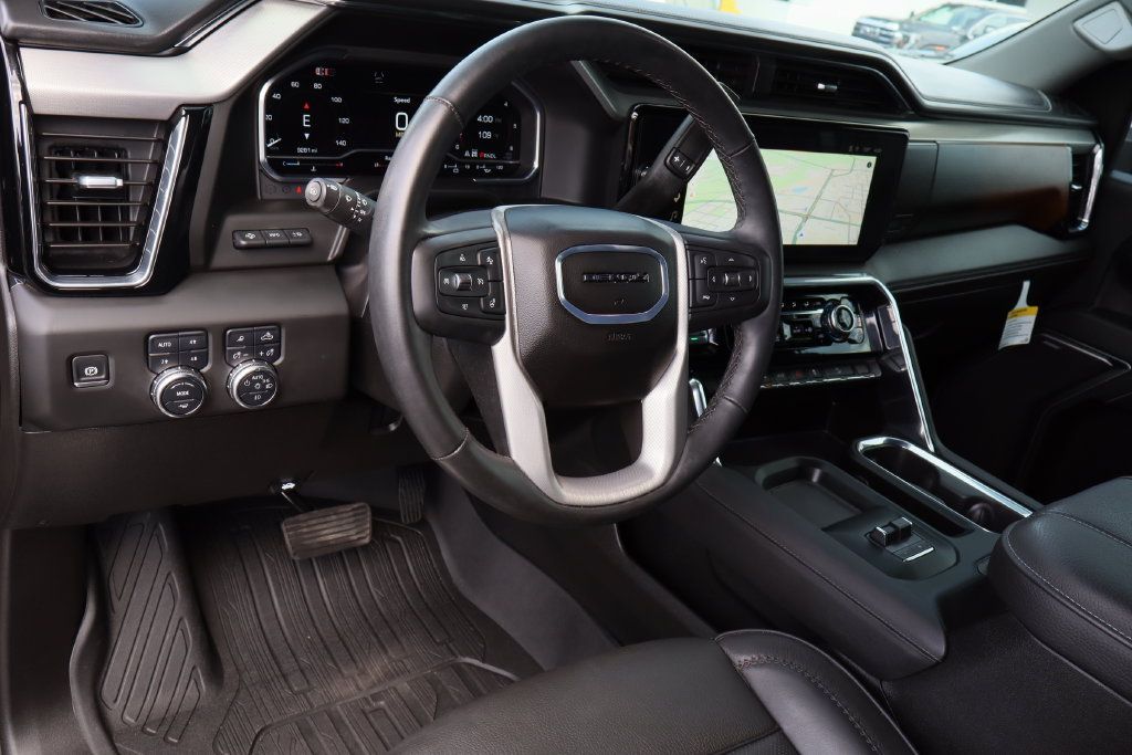 Used 2025 GMC Sierra 2500 Denali w/ Denali Reserve Package AWD/4WD image 12
