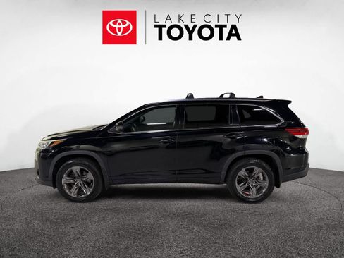 Used 2017 Toyota Highlander Limited Platinum image 3