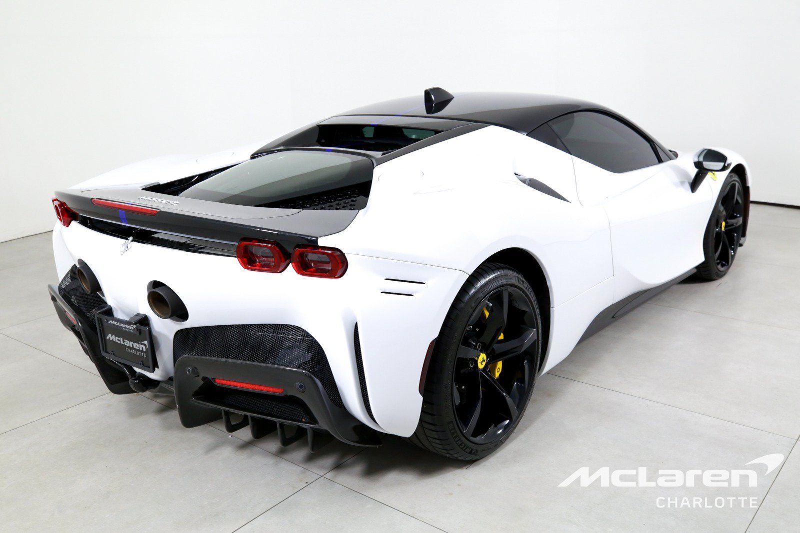 Used 2022 Ferrari SF90 Stradale AWD/4WD image 8