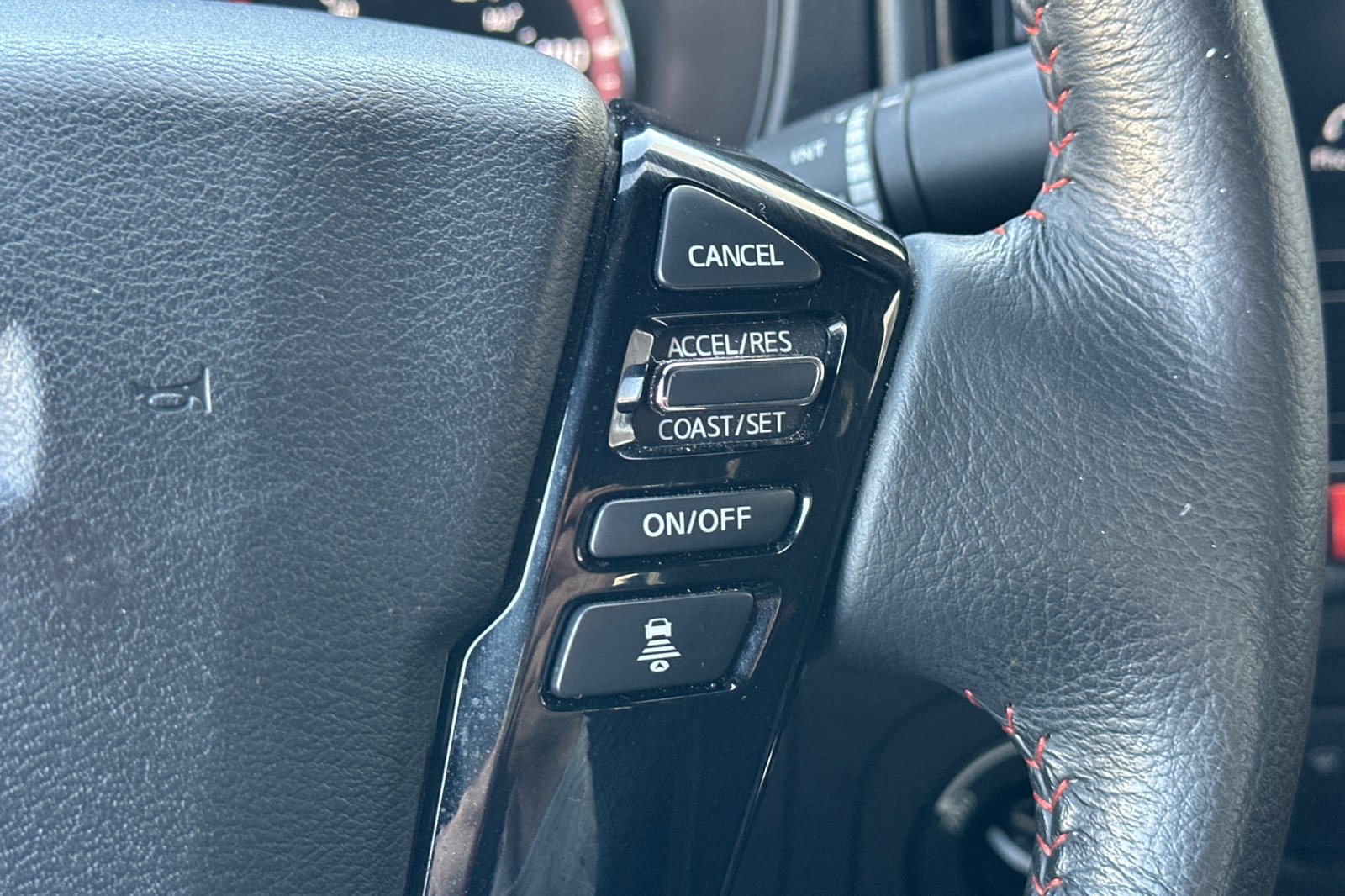 Used 2025 Nissan Frontier PRO-4X AWD/4WD image 31