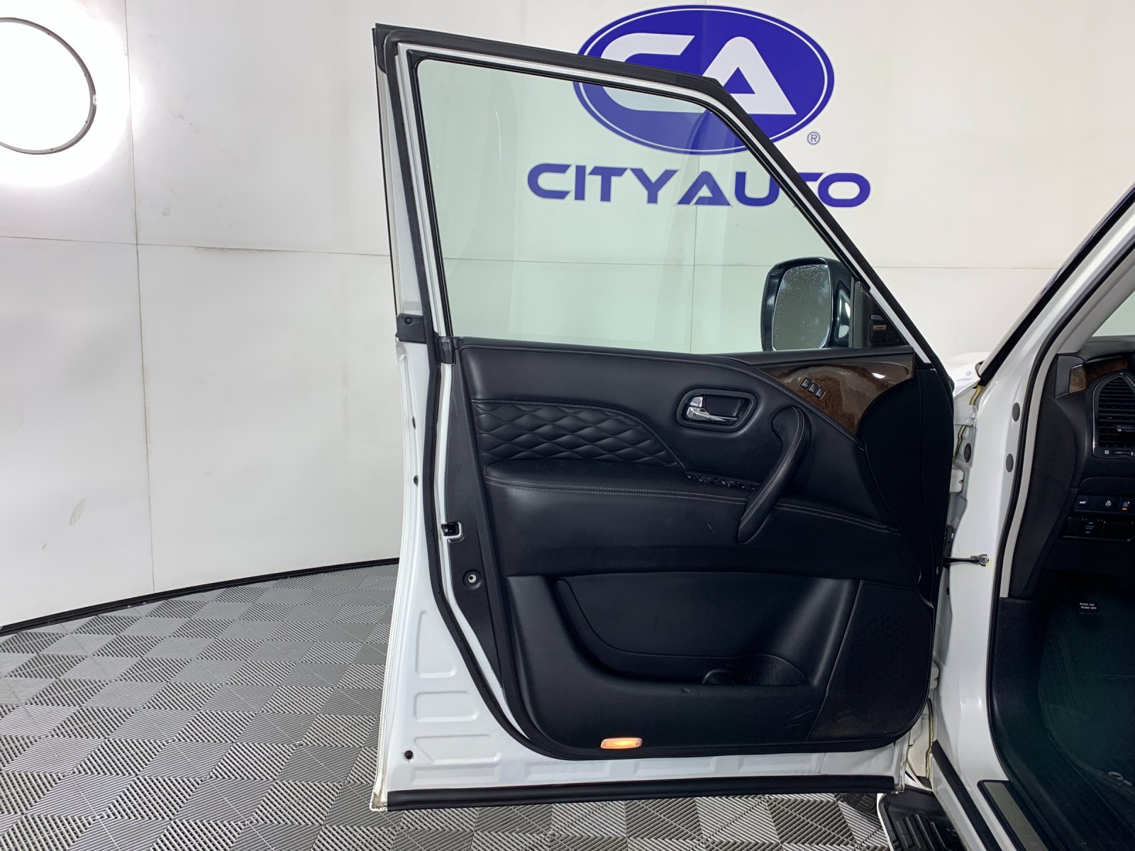 Used 2018 INFINITI QX80 4WD w/ Deluxe Technology Package image 13