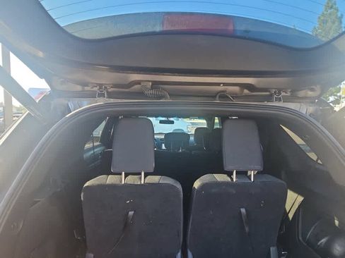 Used 2018 Ford Explorer XLT w/ Equipment Group 201A FWD image 8