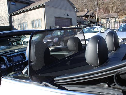 Used 2014 Volkswagen Beetle TDI image 28