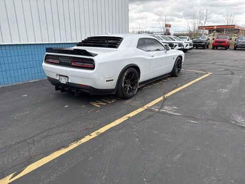 Used 2016 Dodge Challenger SRT Hellcat RWD image 5
