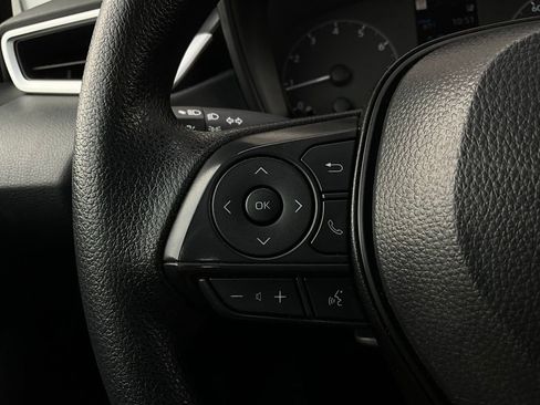 Used 2025 Toyota Corolla LE image 29