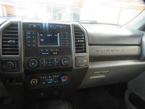 Used 2020 Ford F250 XL w/ STX Appearance Package AWD/4WD image 35