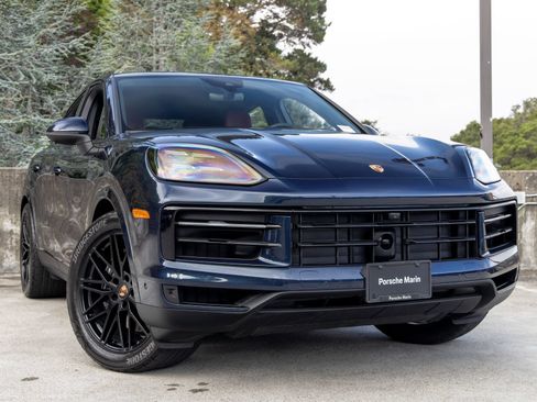 Certified 2025 Porsche Cayenne Coupe AWD/4WD image 9