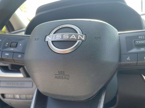 Used 2025 Nissan Rogue S FWD image 29