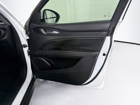 Used 2019 Alfa Romeo Stelvio RWD image 32