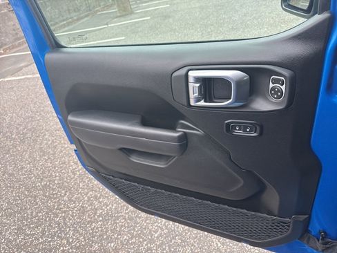 Used 2025 Jeep Wrangler Unlimited Rubicon image 20