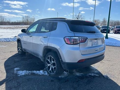 Used 2025 Jeep Compass Limited image 4