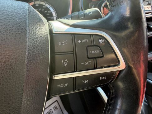 Used 2022 Toyota Highlander XSE AWD/4WD image 16