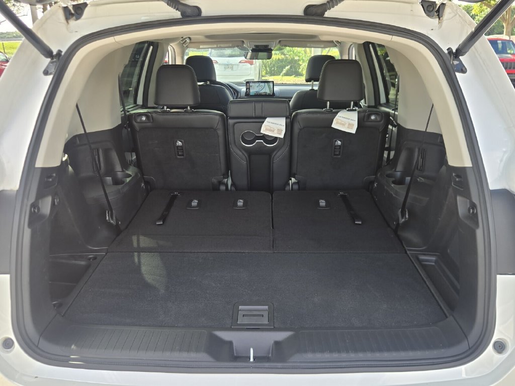 Certified 2025 Honda Pilot Touring image 15