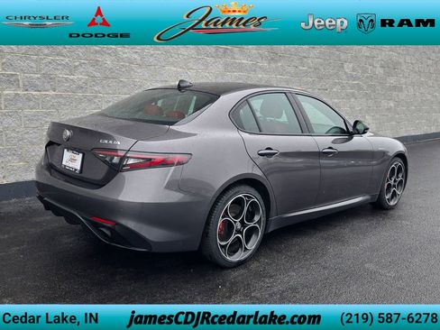 Used 2024 Alfa Romeo Giulia Veloce AWD/4WD image 5