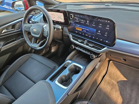 Used 2025 Chevrolet Equinox EV LT FWD image 12