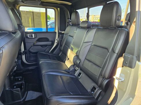 Used 2020 Jeep Gladiator Overland AWD/4WD image 30