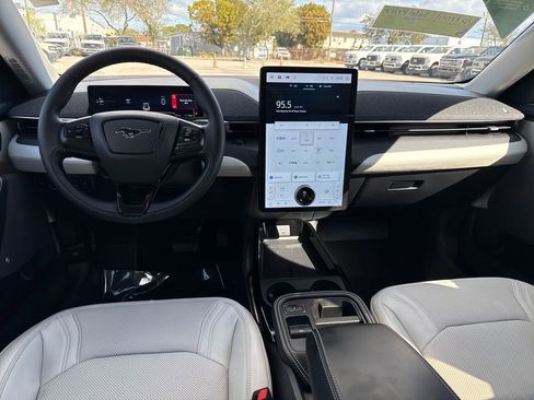 Certified 2025 Ford Mustang Mach-E Premium image 6