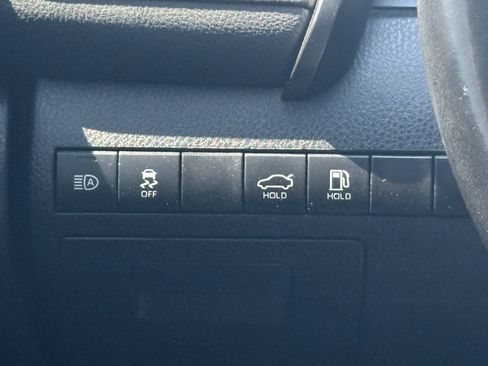 Used 2021 Toyota Camry SE FWD image 33