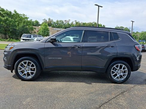 Certified 2024 Jeep Compass Latitude AWD/4WD image 7