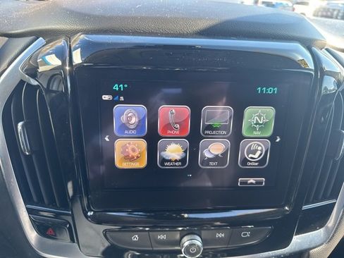 Used 2018 Chevrolet Traverse LT image 19