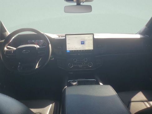 Used 2023 Ford Expedition Limited image 14