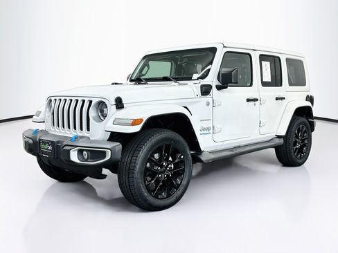 Used 2022 Jeep Wrangler Unlimited Sahara AWD/4WD image 3