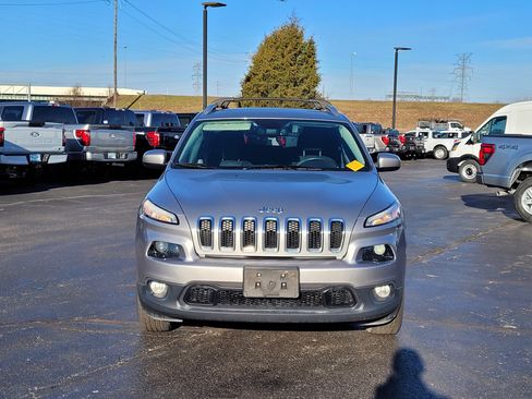 Used 2017 Jeep Cherokee Latitude w/ Comfort/Convenience Group image 9