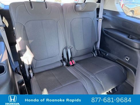 Used 2023 Jeep Grand Cherokee L Laredo image 16