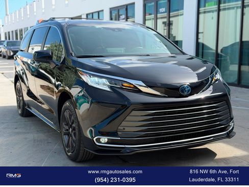 Used 2024 Toyota Sienna XLE Woodland Edition AWD/4WD image 1