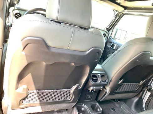 Used 2024 Jeep Gladiator Mojave AWD/4WD image 14