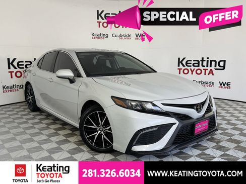 Used 2024 Toyota Camry SE FWD image 2