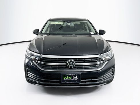 Used 2024 Volkswagen Jetta SE w/ Panoramic Sunroof Package FWD image 2