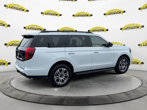 Certified 2025 Ford Expedition Active AWD/4WD image 5